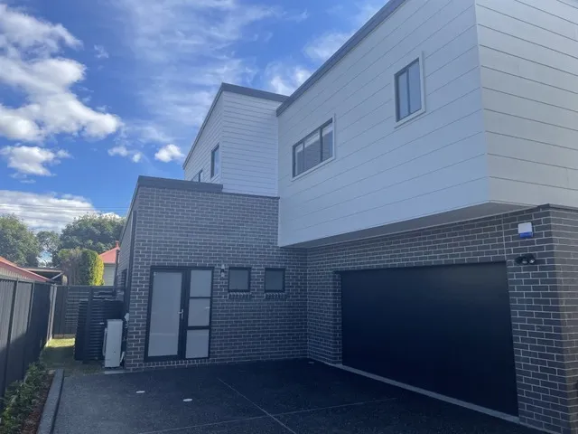 BRAND NEW TOWNHOUSE ** NO PETS **