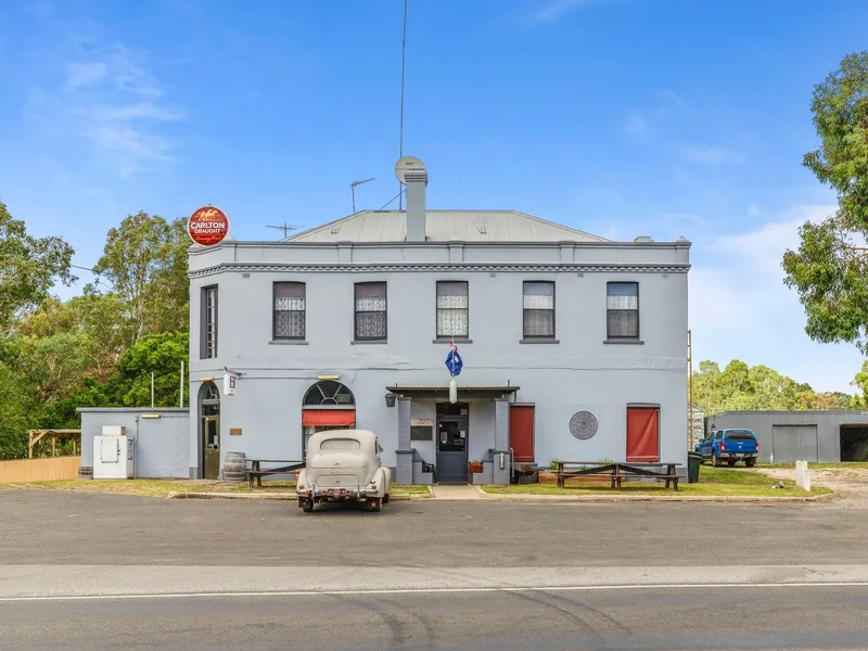 Historical Hotel With Multiple Possibilities!