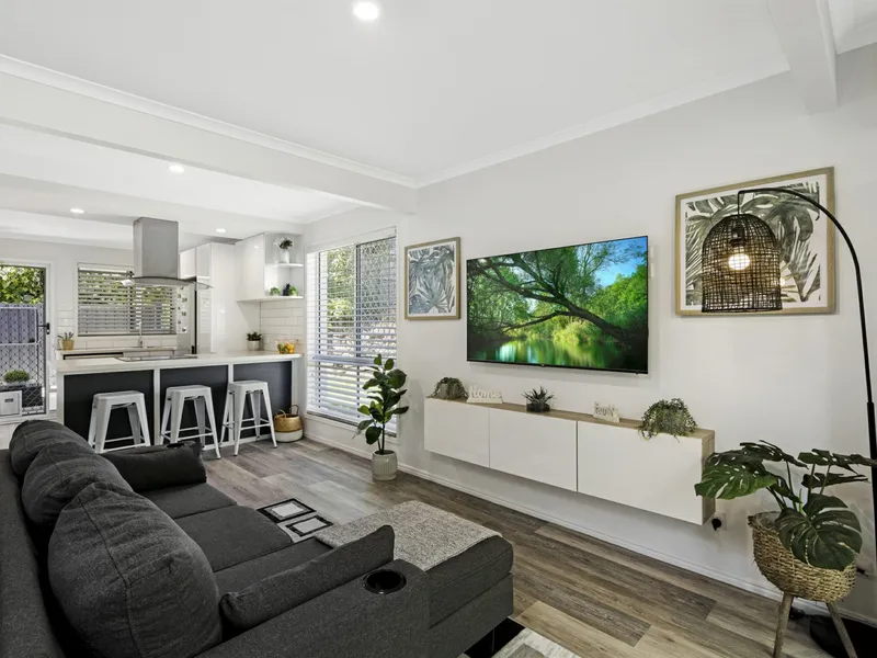 ABSOLUTLY STUNNING, BEST IVE SEEN, END POSITION $50/week Body Corporate