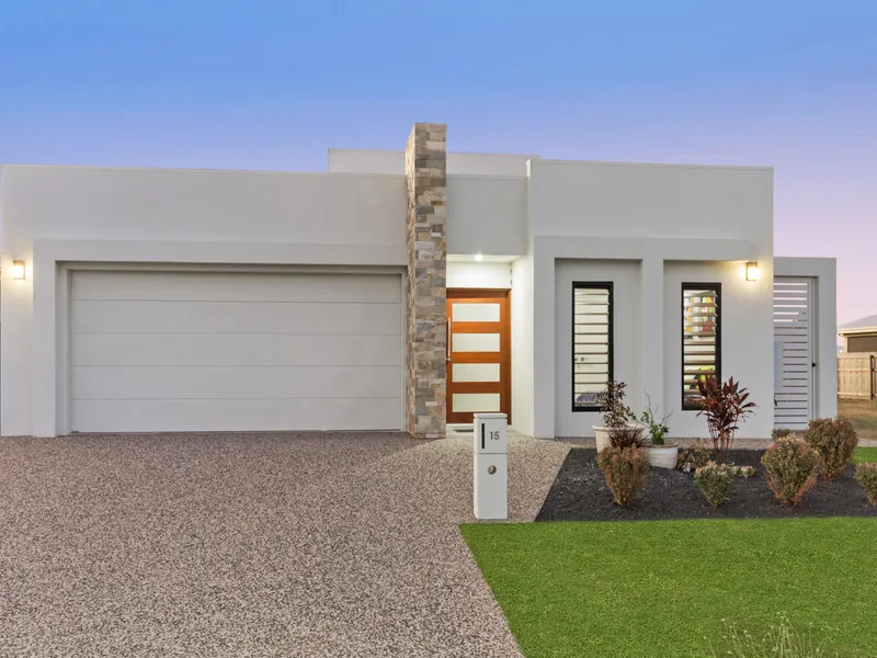LUXURY LIVING - LAKESIDE - UNAFFECTED BY RECENT FLOODING