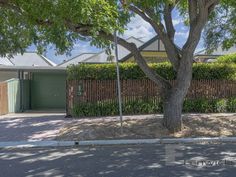 A Rare Gem in Prospect! Delightful 2 BR Reproduction Bluestone Villa Residence on Easy Care Allotment