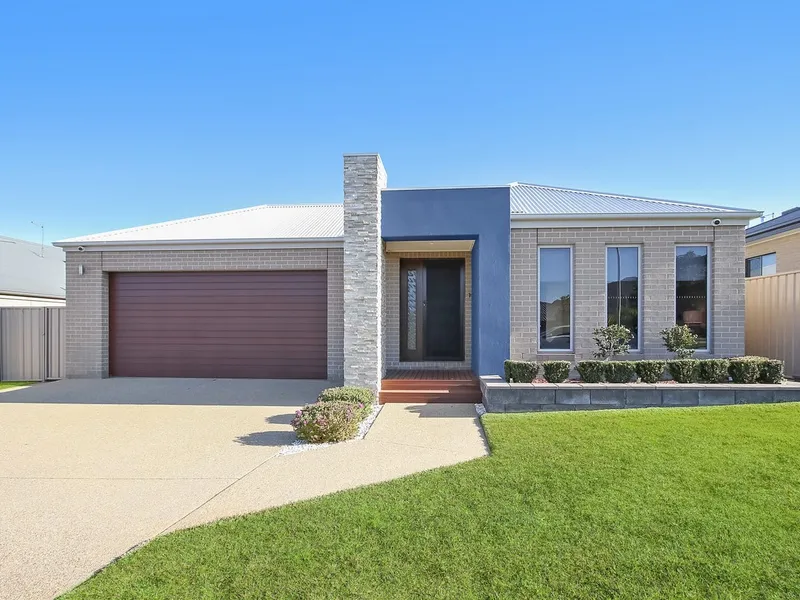 This modern well designed home ticks all the boxes! 
