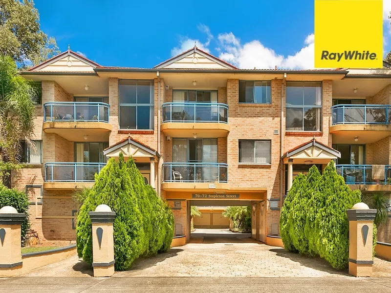 TOP FLOOR WITH DOUBLE GARAGE