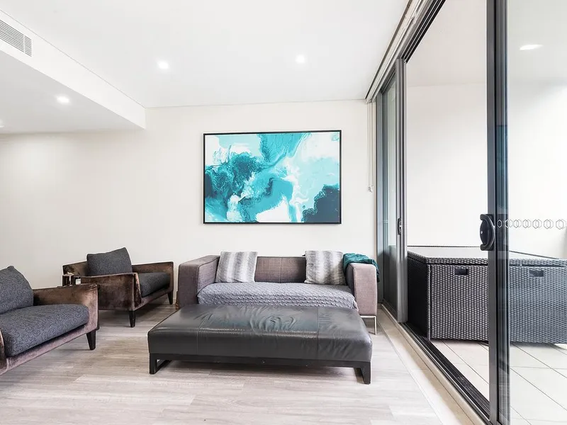 ‘Evolve’ NEAR NEW EXECUTIVE APARTMENT