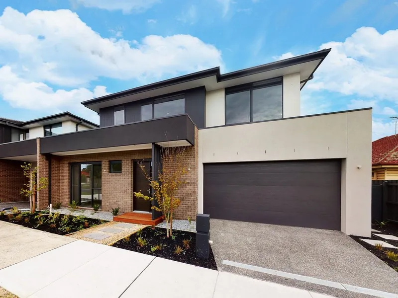 Contemporary townhouse! *Open Tuesday 3 October 5:15-5:30pm*