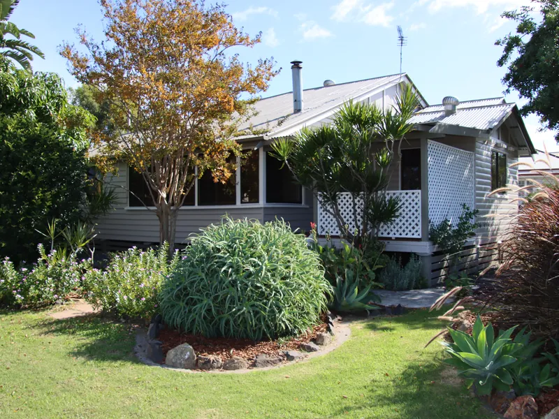 Stylish Renovated 3 Bedroom home - Shed - Corner Allotment