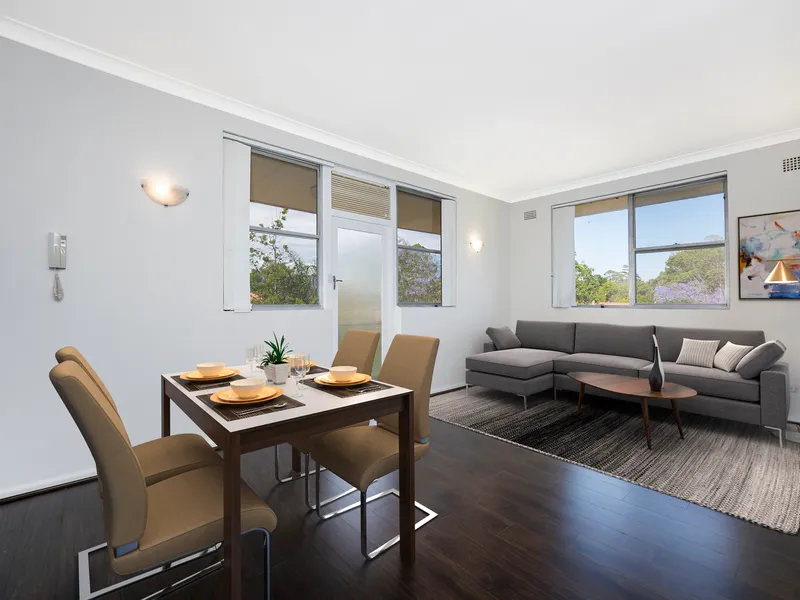 MODERN OVERSIZED 1 BEDROOM APARTMENT!!