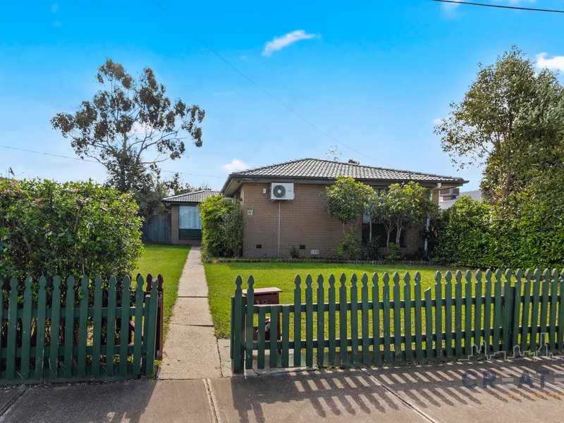 IMMACULATE 3-BEDROOM HOME IN SUNSHINE WEST