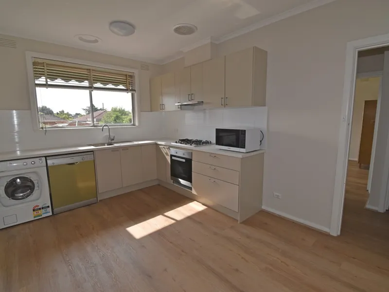 THE SIMPLE LIFE!      FULLY RENOVATED INSIDE