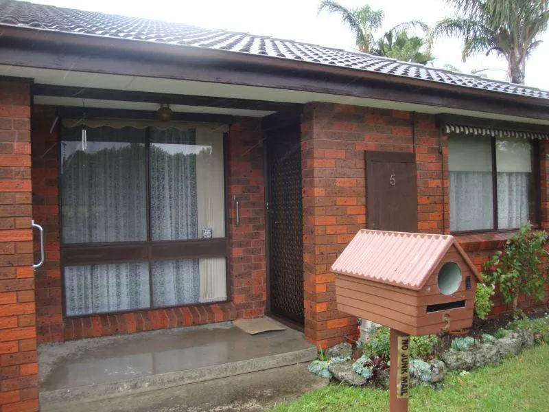 Cute and comfortable unit with water usage included. Available 30/03/2022