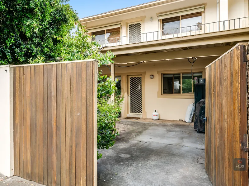 Facing Hill Avenue, off Cross Road