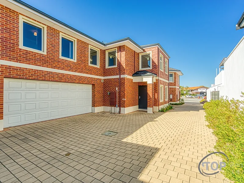 TRENDY DOUBLE STOREY TOWNHOUSE IN PRIME LOCATION!