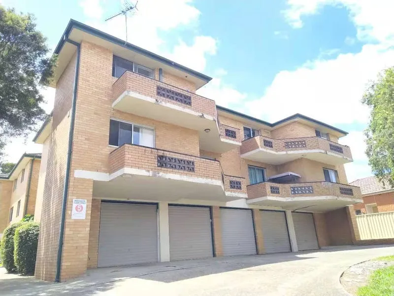 Great 2 Bedrooms Unit in Wiley Park brand new timber floor