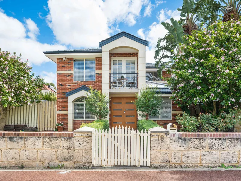 Looking for the ultimate lifestyle? Want a home not a house but need 