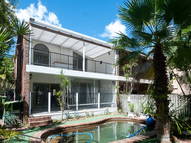 Lovely 3 Bedroom Townhouse with Private Pool - $675 p/w 