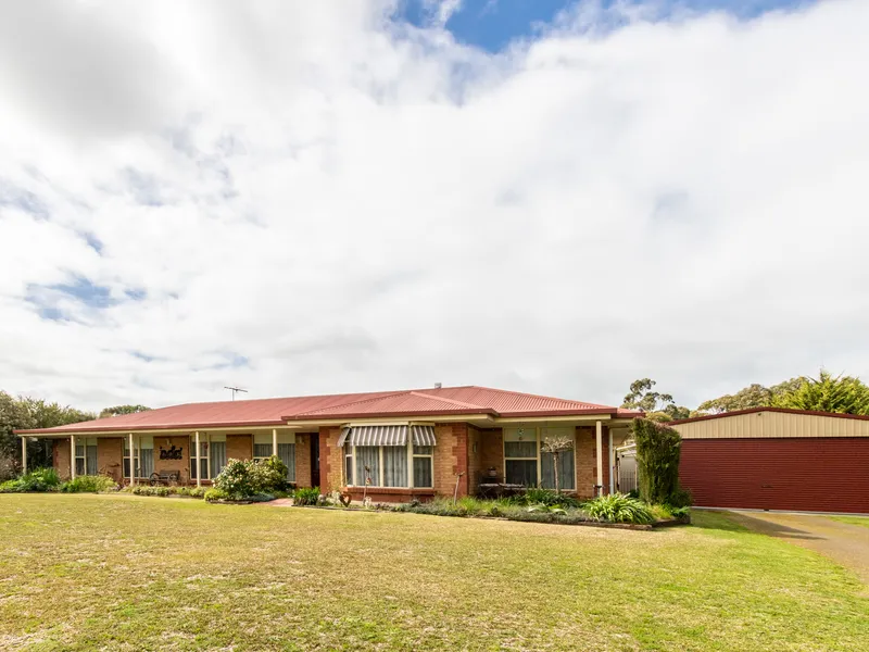 Enjoy your own private slice of the woodlands area.