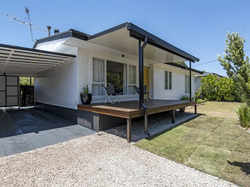 Updated 3 bedroom home, only a short walk to Southtown Shopping, Centenary Heights Schools and local parks.