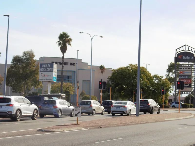 Walk to Galleria Shopping Centre