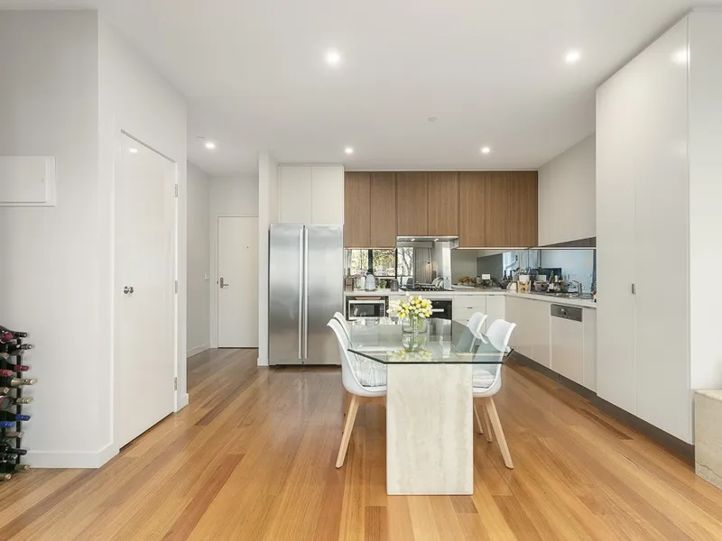 PERFECT FOR COUPLE OR SINGLE PERSON & PERFECTLY  LOCATED