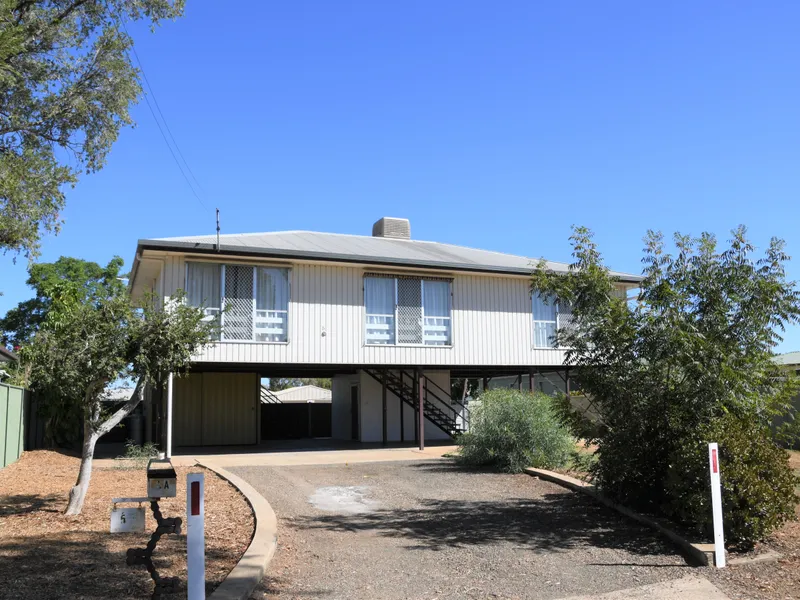 RECENTLY REFURBISHED - SPACIOUS FAMILY LIVING!