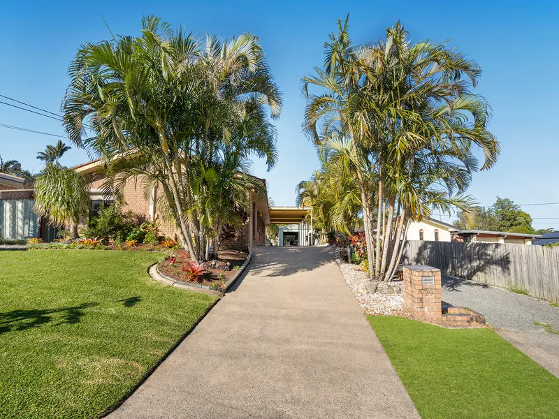 DREAM HOME WITH POOL, SHED AND SIDE ACCESS EXCEEDS MARK OF LIFESTYLE AND LOCATION!