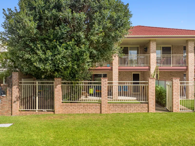 SOLID TOWNHOUSE IN THE HEART OF GRAFTON
