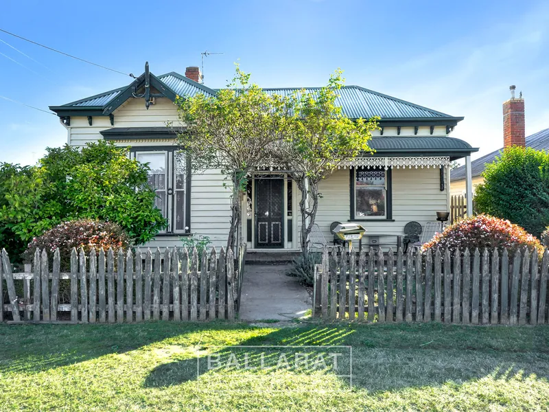 PERIOD VICTORIAN HOME IN HIGHLY SOUGHT AFTER EAST LOCALE CLOSE TO CAFES AND SPORTING FACILITIES