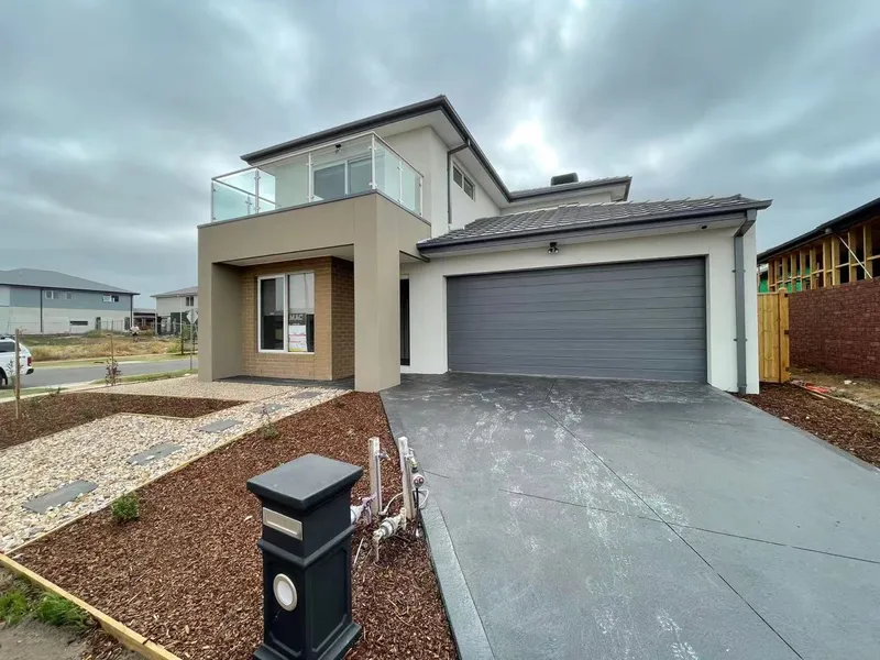 Brand new 5 bedroom house for rent！(2 Kitchen)