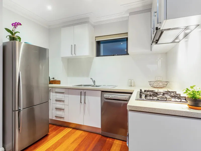 St George’s Theatre Appartment the “Room at Top” with Yarraville’s best views.