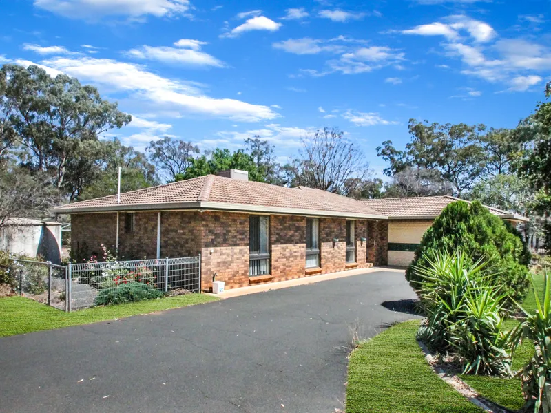 SPACIOUS FAMILY HOME & HUGE SHED