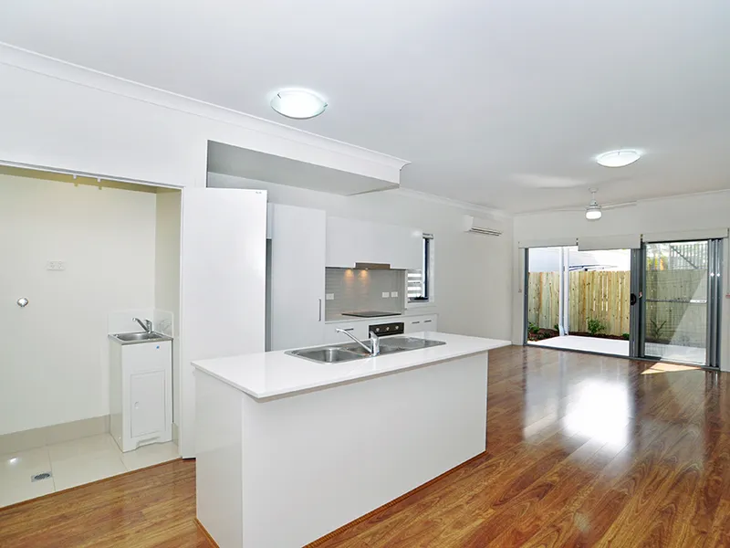 2 Bed 2 Bath Townhouse With Inner City Convenience