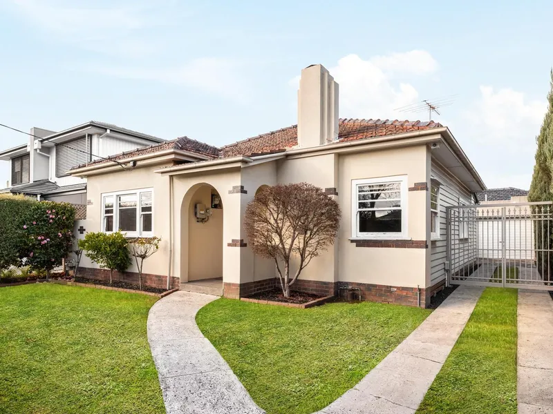 Deco delight with land to expand