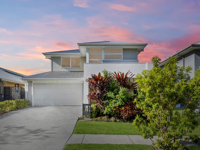 Luxurious and Modern Home Promising Idyllic Living