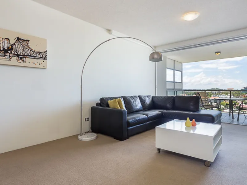 MODERN 2BED 2 BATHS 2 CARPARKS 800M FROM CBD