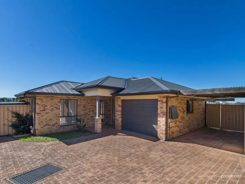 PET FRIENDLY NEAT AND TIDY HOME WITH AIR-CONDITIONING