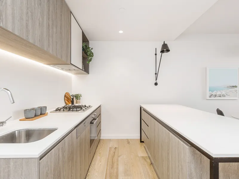 Live your Bayside Dream! Absolute Waterfront Apartment