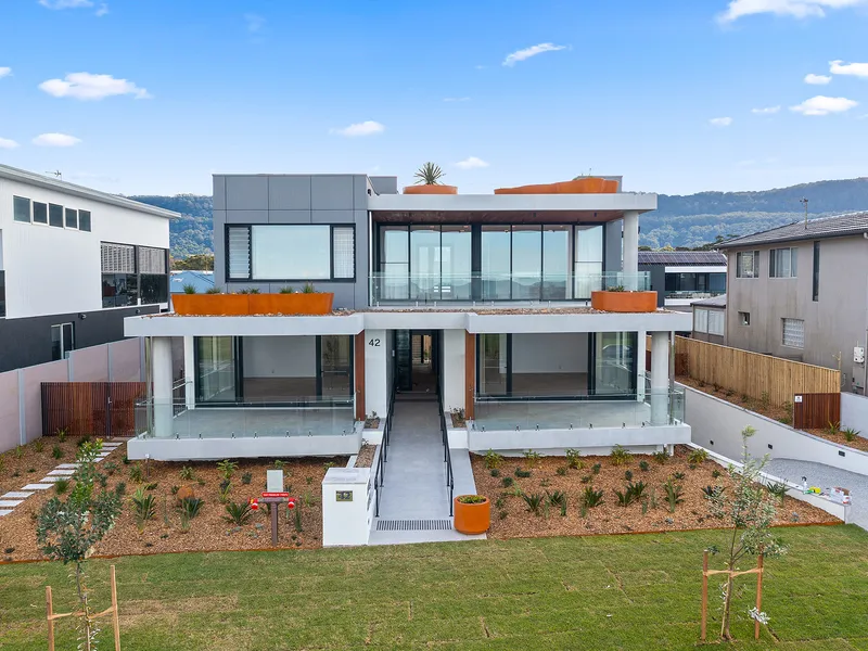 WORLD CLASS ABSOLUTE BEACHFRONT APARTMENTS