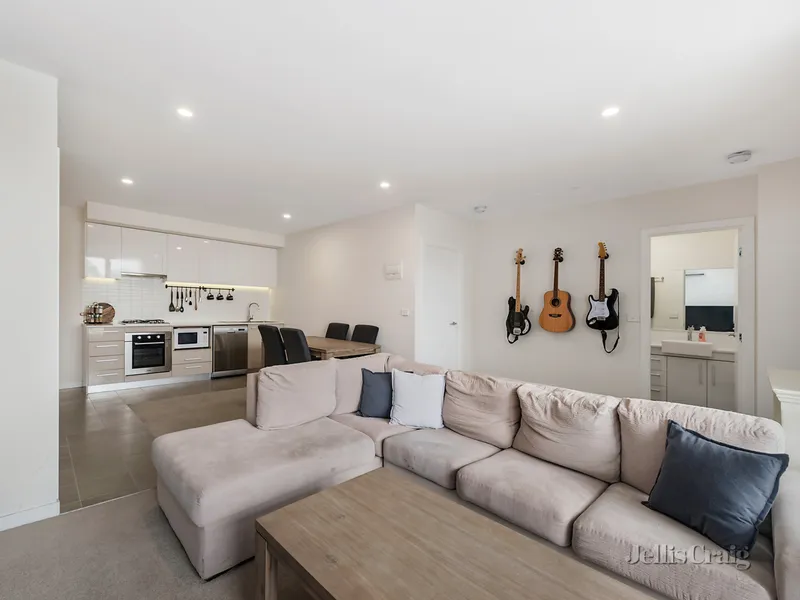 Spacious, Light Filled Apartment In Convenient Location – Includes Air Con, Spacious Balcony & Secure Car Space