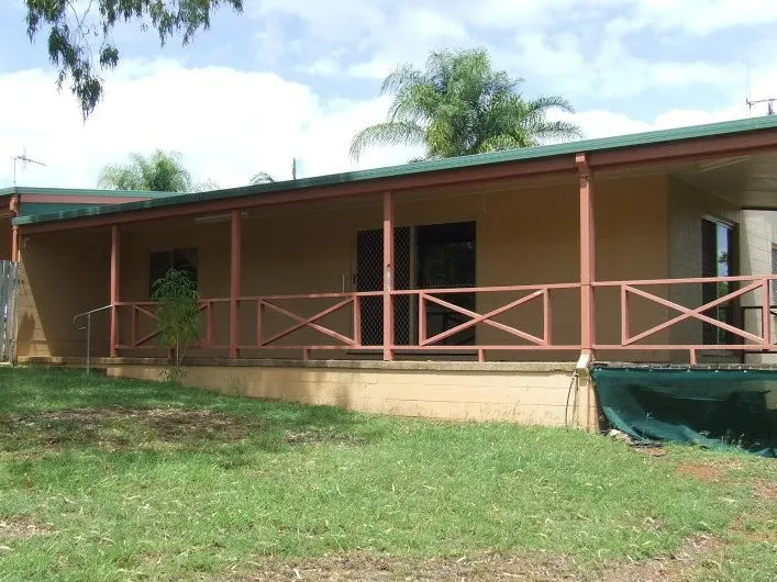 Tidy brick unit for rent Gin Gin