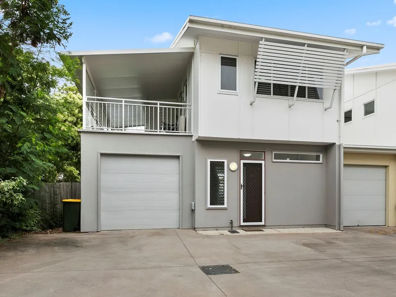 STUNNING TOWNHOME - HUGE BALCONY - FANTASTIC LOCATION!