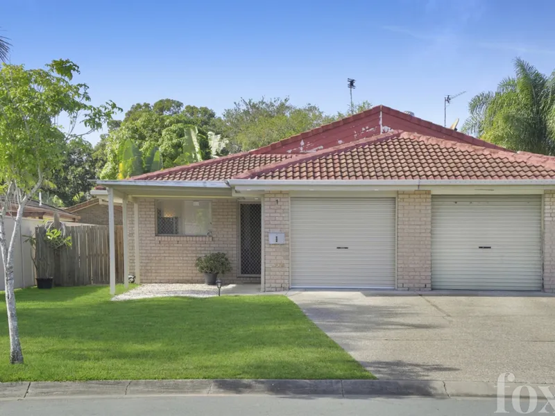 VIBRANT DUPLEX WITH BIG BACKYARD
