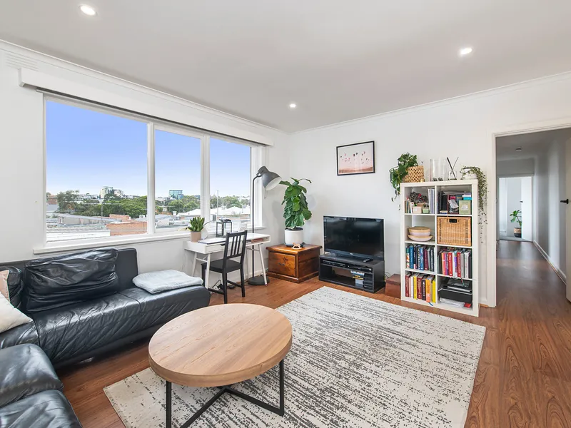 Big, bright, and beautiful in lively lifestyle surrounds!