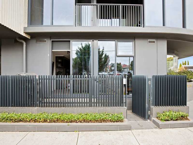 1 Bed + Study + Car Park - With Rare Street Access