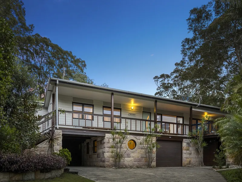 Alkira Abode – Impressive sandstone luxury only 450m from Macmasters Beach