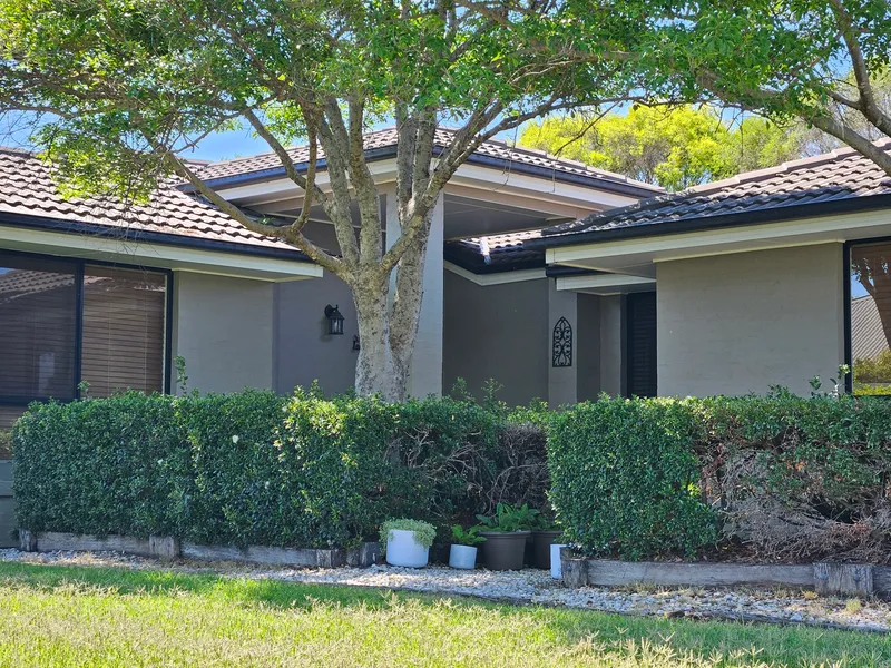 Modern Living, Lovely Location!