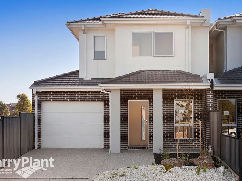 Comopolitan lifestyle with location to match.