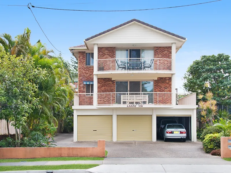 GROUND FLOOR MODERN APARTMENT