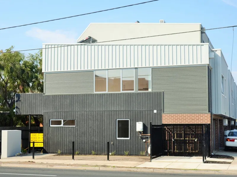 Fabulous Modern Townhouse for new lifestyle renter