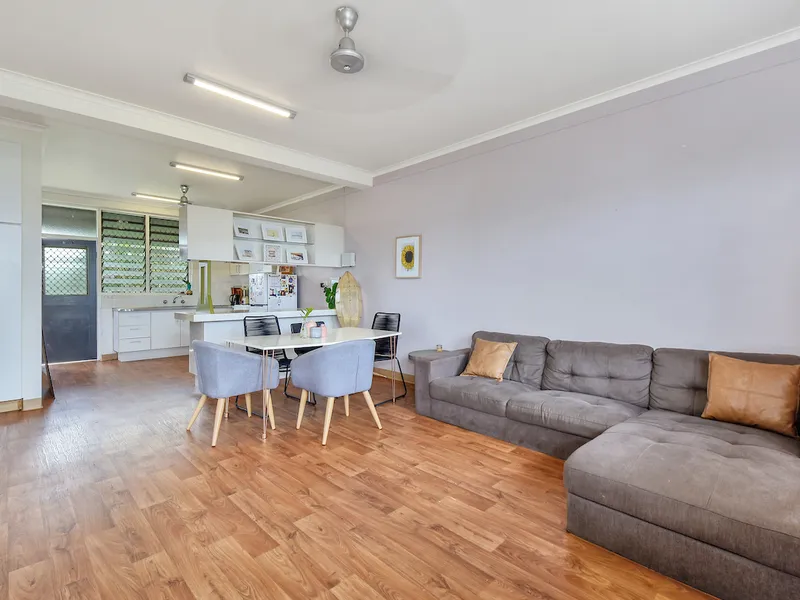 ENTIRE UNIT  BLOCK FOR SALE  - 4 APARTMENTS ON OFFER - NO STRATA