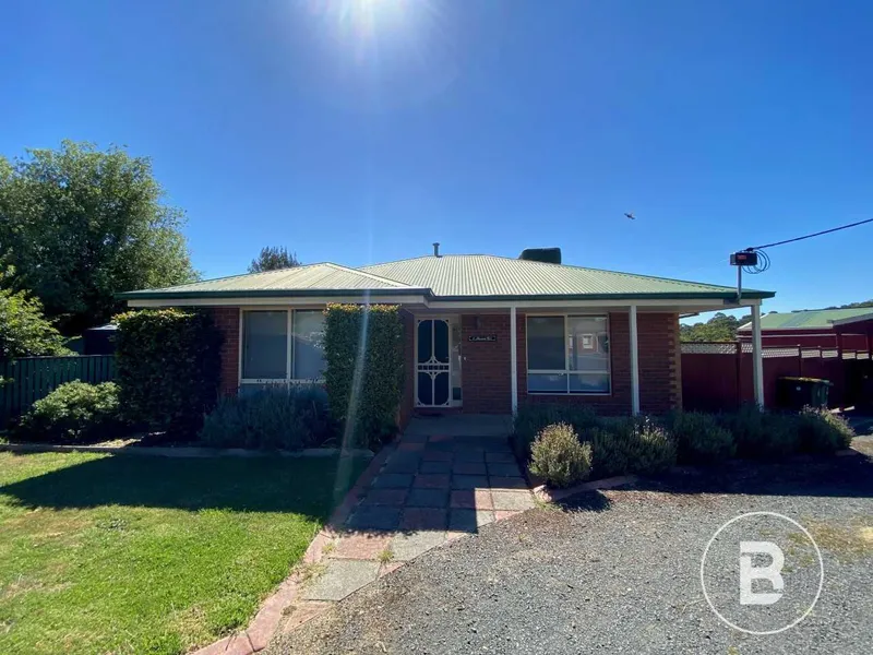 THRE BEDROOM HOME WITH LANDSPACE AND HUGE SHEDDING